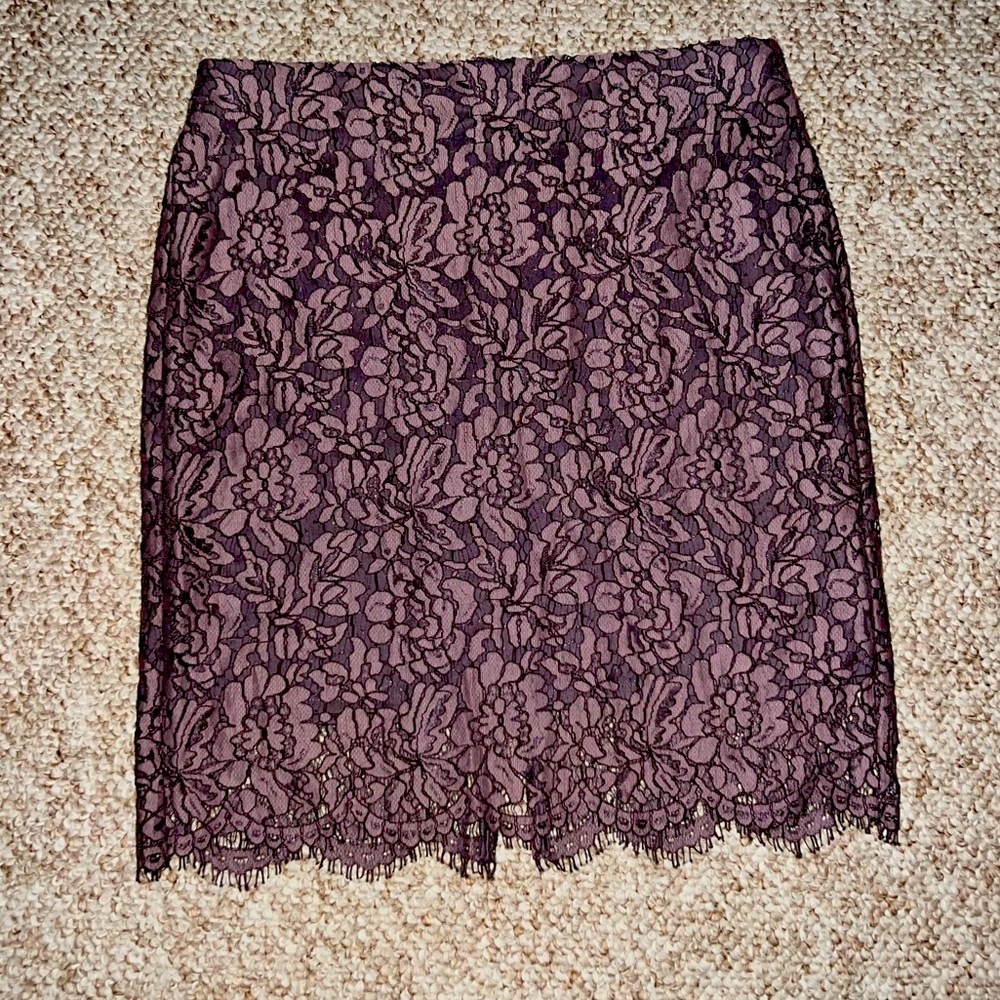 Banana Republic Factory Pink/Mauve Lace Skirt Size 10